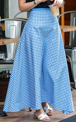 ブルーのギンガムチェックフレアスカート