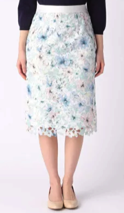 ミントグリーンの花柄レーススカート