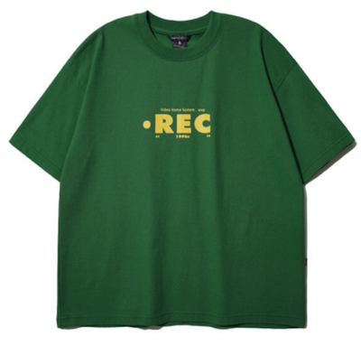 グリーンのロゴTシャツ