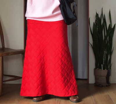 MEYAME(メヤメ)・赤いフレアニットスカート