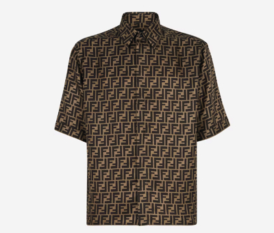 FENDI(フェンディ)・ブラウンのロゴデザインシャツ