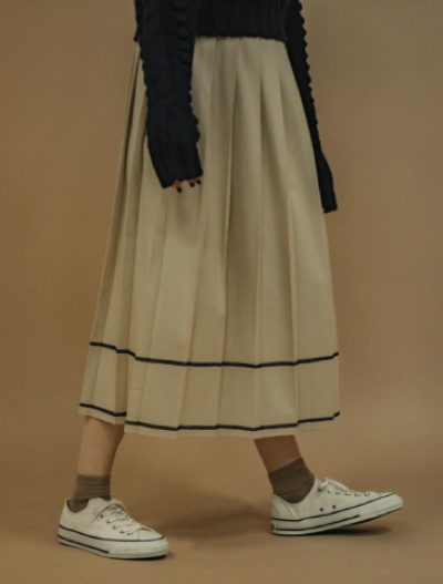 pinue(ピヌエ)・ライトベージュのプリーツスカート