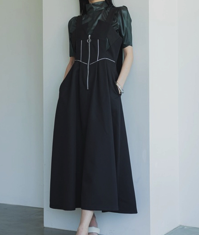 UNITED TOKYO（ユナイテッドトウキョウ）・ブラックのジャンパースカート