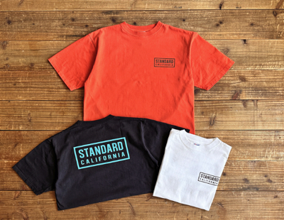 Standard California(スタンダードカリフォルニア)・オレンジのTシャツ