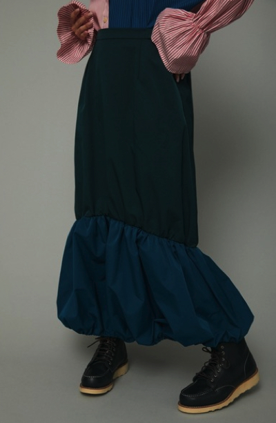 UN3D.(アンスリード)・ブラックのボリュームスカート