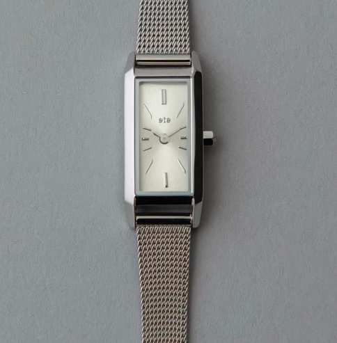 ete / レクタングルフェイス メッシュベルト ウォッチシルバーの細ベルトの腕時計