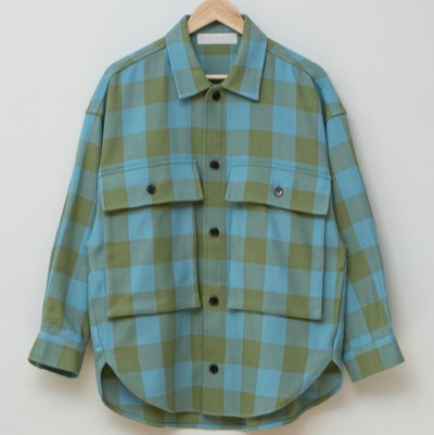 A blends BOXシルエットロングシャツブルゾングリーン系のシャツジャケット