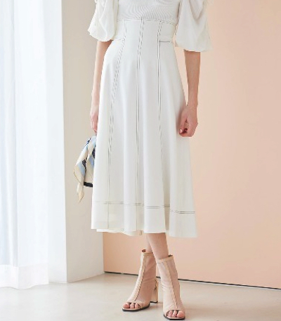 And Couture（アンドクチュール）・ホワイトのフレアスカート