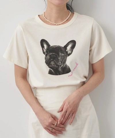 earth music&ecology（アース ミュージック＆エコロジー）・ホワイトの犬プリント半袖Tシャツ