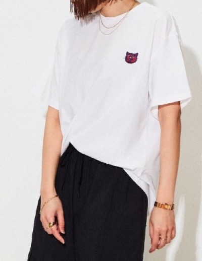 CONVERSE TOKYOホワイトのねこちゃん胸ロゴTシャツ