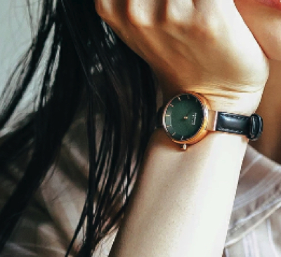 BERING（ベーリング）ブラックxピンクゴールドxカーキの腕時計