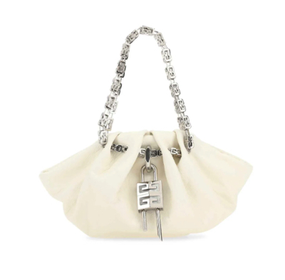 Givenchy（ジバンシィ）ホワイトxシルバーのバッグ