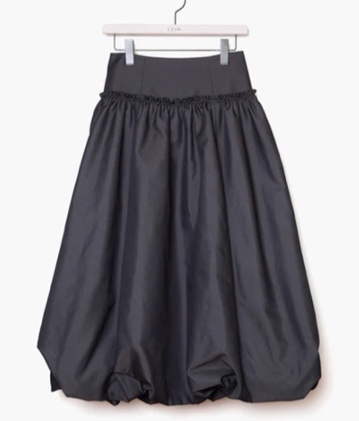 ezumiブラックのボリュームスカート