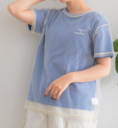 RETRO GIRL（レトロガール）ライトブルーの半袖Tシャツ