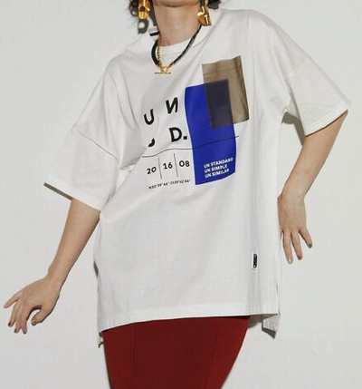 UN3D.（アンスリード）ホワイトの半袖プリントTシャツ