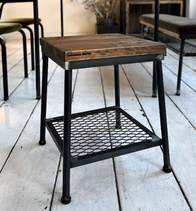 INDUSTRIAL BRANCH木製xブラックのサイドテーブル