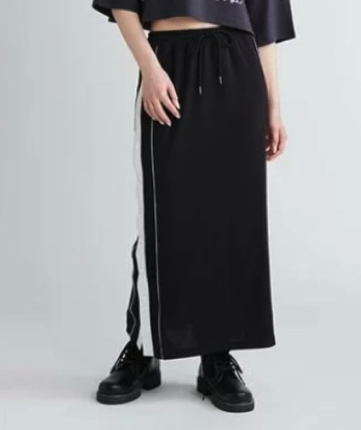 FURFUR（ファーファー）ブラックのサイドラインスカート