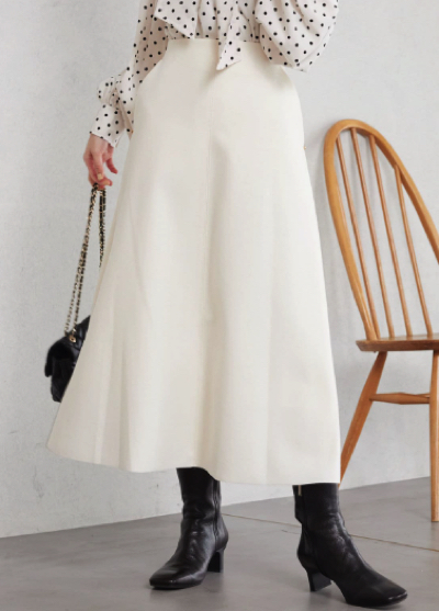 La boutique BonBon（ラブティックボンボン）オフホワイトのフレアスカート