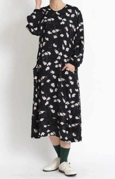 春になったら奈緒さん着用衣装可愛いフラワー柄のワンピース・KEI Hayama PLUS（ケイハヤマプリュス）ブラックの花柄ワンピース