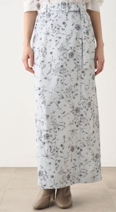 SNIDEL（スナイデル）ライトブルーの花柄ナロースカート