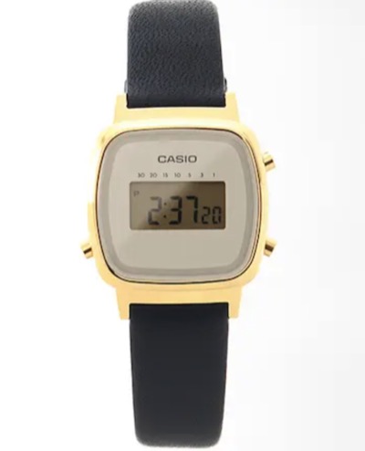CASIO（カシオ）ブラックxゴールドの腕時計