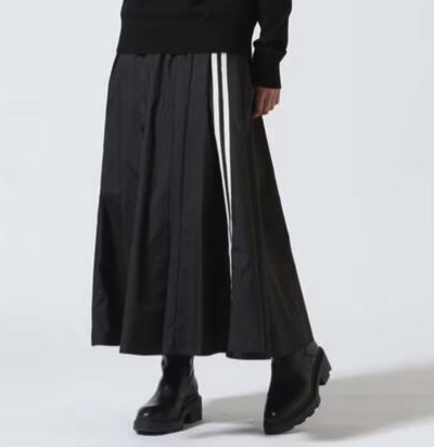 ROYAL FLASH（ロイヤルフラッシュ）ブラックのラインスカート