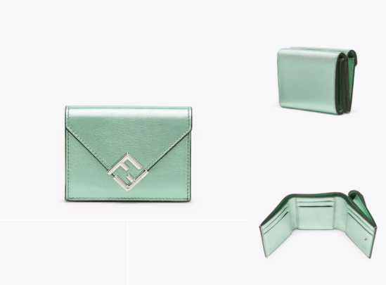 FENDIパステルグリーンの三つ折り財布