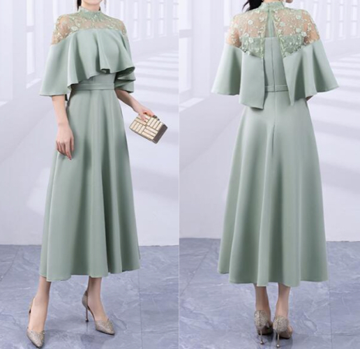 ライトグリーンの刺繍ワンピース / ドレス
