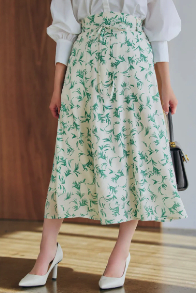 COHINA（コヒナ）ホワイトxグリーンのプリントスカート