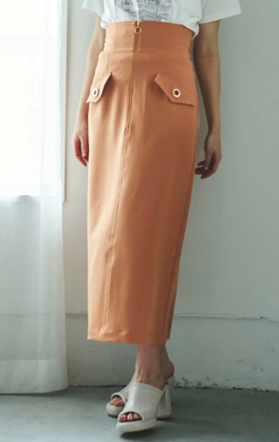 31 Sons de mode（トランテアン ソン ドゥ モード ）
オレンジのフロントジップタイトスカート