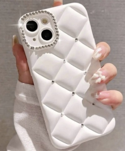 iPhoneケースホワイトの凸凹キルティングスマホケース