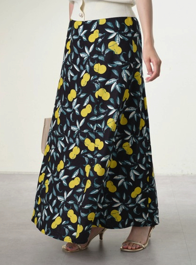 natural couture（ナチュラルクチュール）ブラックのアソート柄スカート