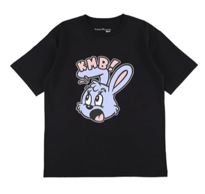KMBブラックのプリントTシャツ