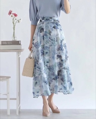 Couture Brooch（クチュールブローチ）ブルーのボタニカル柄スカート
