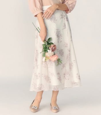 LAISSE PASSE（レッセパッセ）アイボリーの花柄スカート