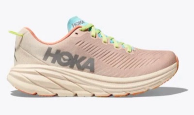 HOKA ONE ONE（ホカ オネオネ）ライトピンク系のスニーカー