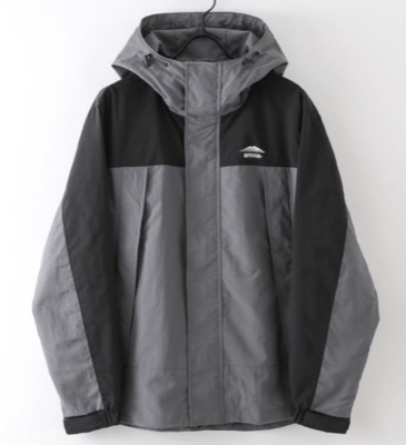 OUTDOOR PRODUCTSグレー×ブラックのマウンテンパーカー