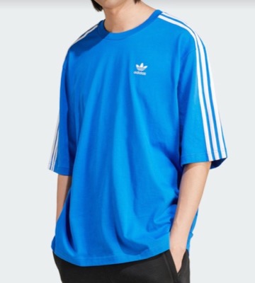 adidas（アディダス）ブルーのTシャツ