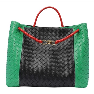 BOTTEGA VENETA（ボッテガヴェネタ）グリーンxブラックのトートバッグ