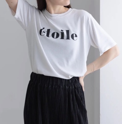 Jolie Mallette（ジョリーマレット）ホワイトのロゴTシャツ