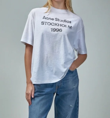 Acne Studios（アクネストゥディオズ）ホワイトのロゴプリントTシャツ