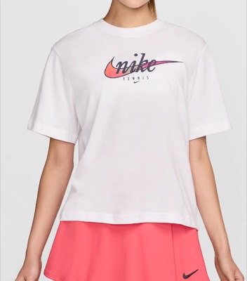 Nike（ナイキ）ホワイトのロゴTシャツ