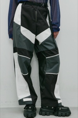 AIVER（アイバー）ブラック系のワイドパンツ