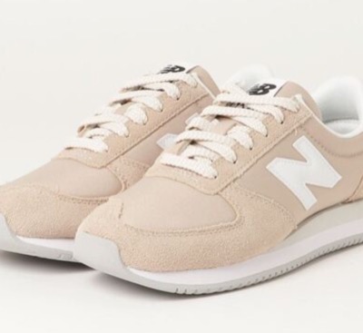 New Balance（ニューバランス）ベージュのスニーカー