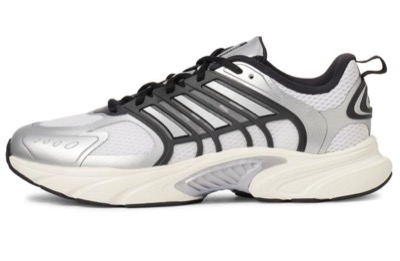 adidas（アディダス）シルバーのスニーカー