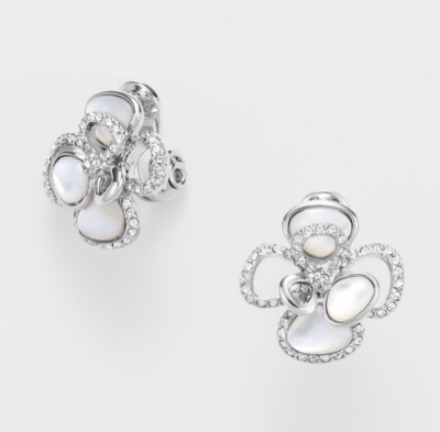 VENDOME BOUTIQUE（ヴァンドームブティック）
シルバーのシェルローズイヤリング