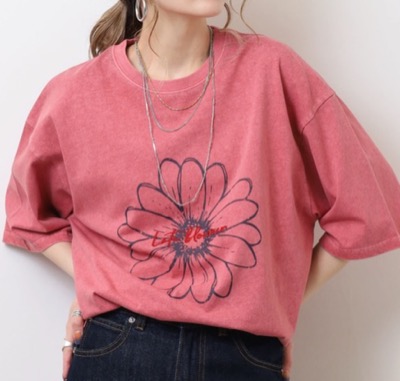 ATELANE（アテレーン）ピンクのフラワーTシャツ