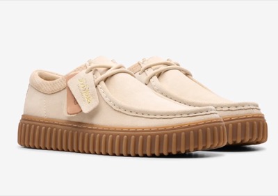 Clarks（クラークス）アイボリーのシューズ