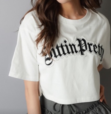 SPINNS（スピンズ）ホワイトのロゴショートTシャツ