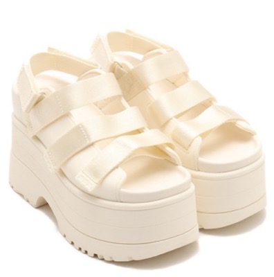 UGG（アグ）ホワイトのサンダル